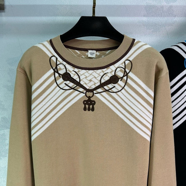 Equestrian Chain Motif Sweaters