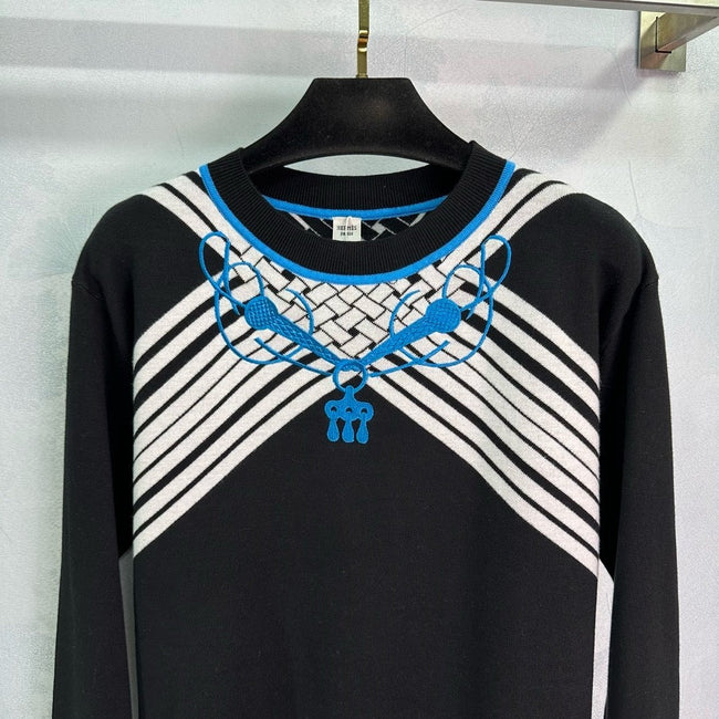 Equestrian Chain Motif Sweaters