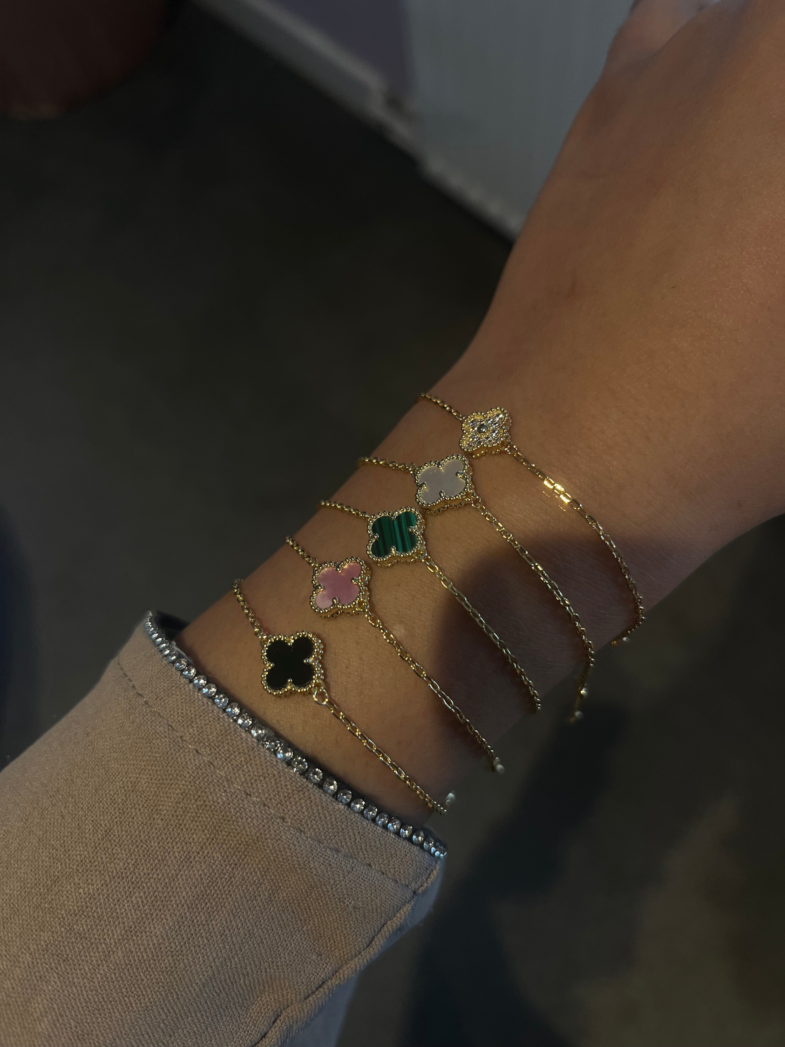 Single clover stamps dainty bracelet