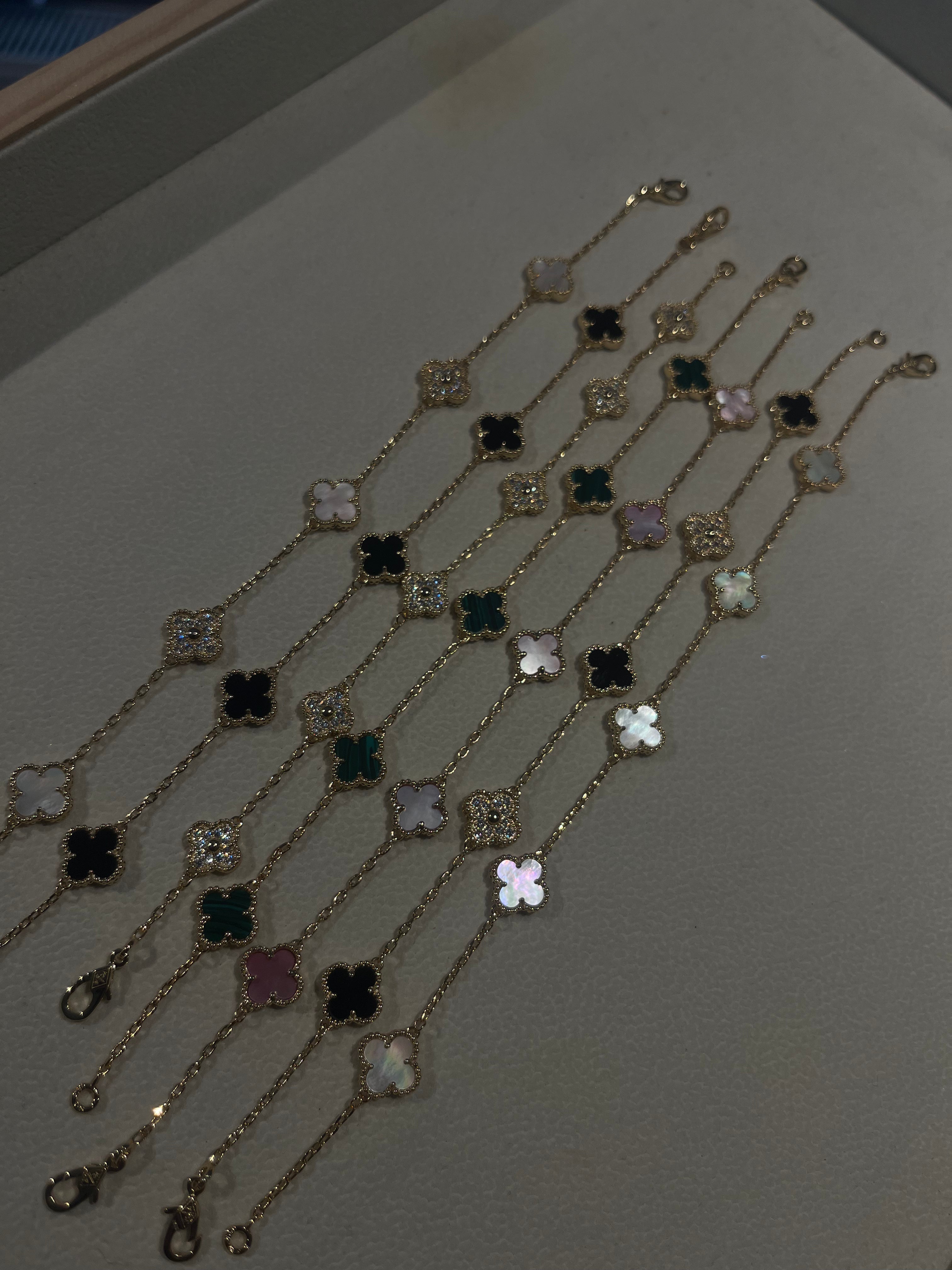 Mini Stamp Clover Bracelet