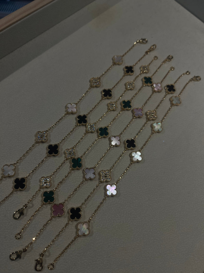 Mini Stamp Clover Bracelet