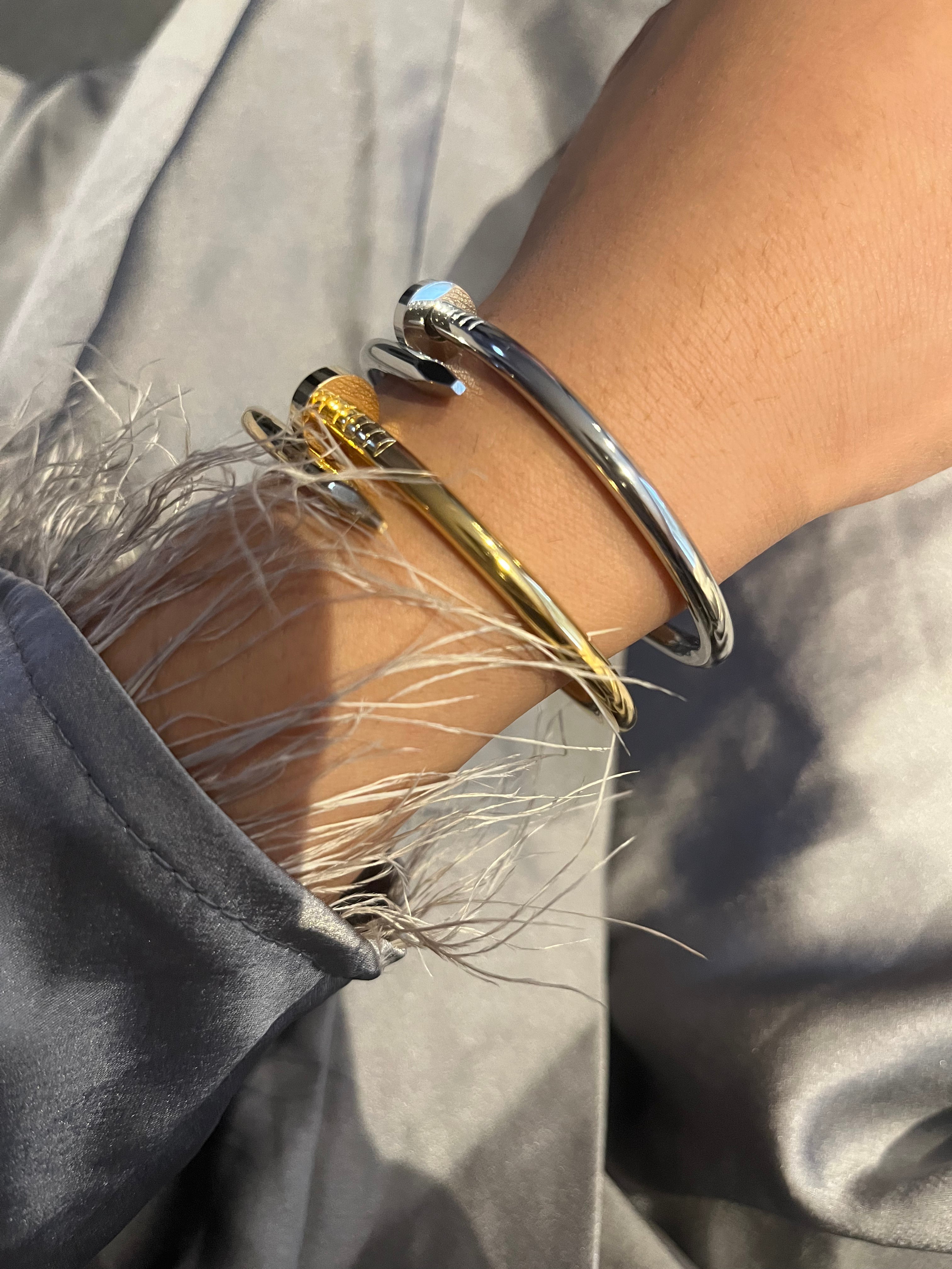 ARIJ plain stamped pin bangle