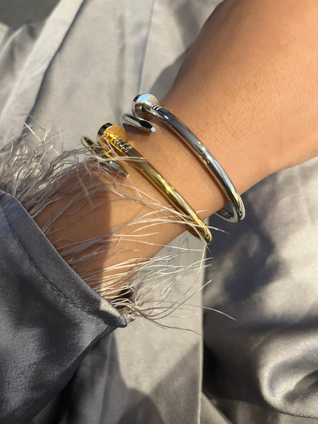 ARIJ plain stamped pin bangle