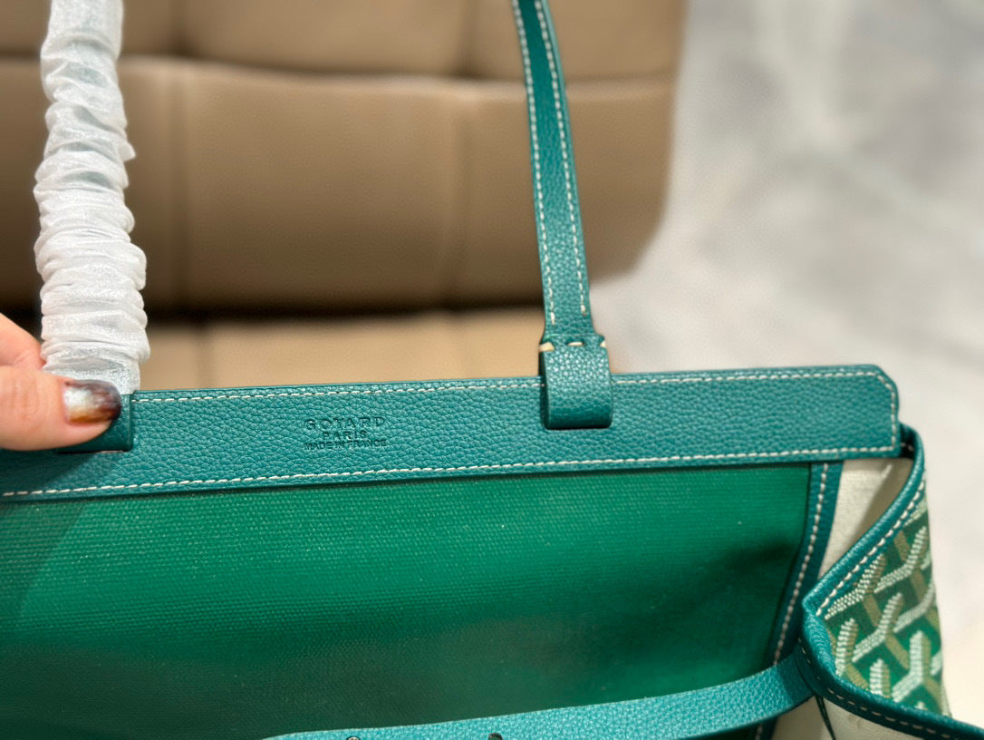 Bellechasse Biaude PM Bag