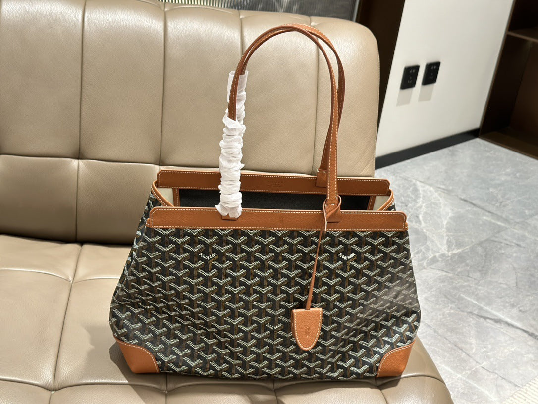 Bellechasse Biaude PM Bag