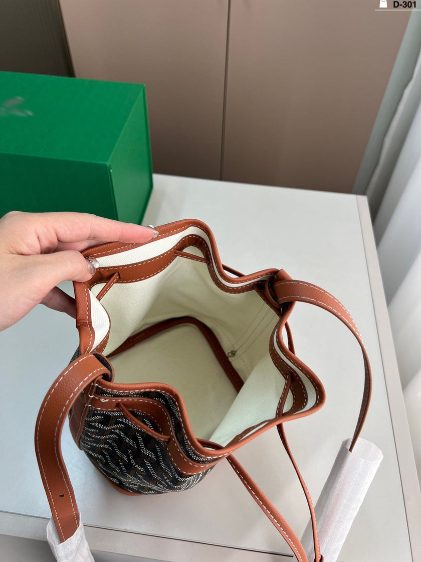 Petite Flot Bucket