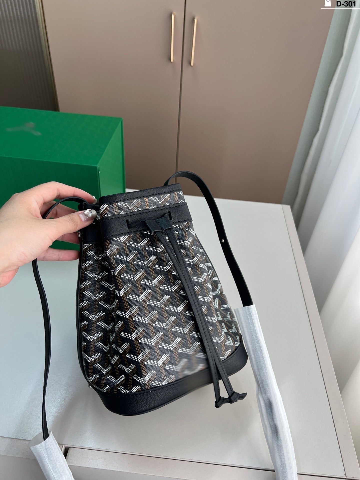 Petite Flot Bucket