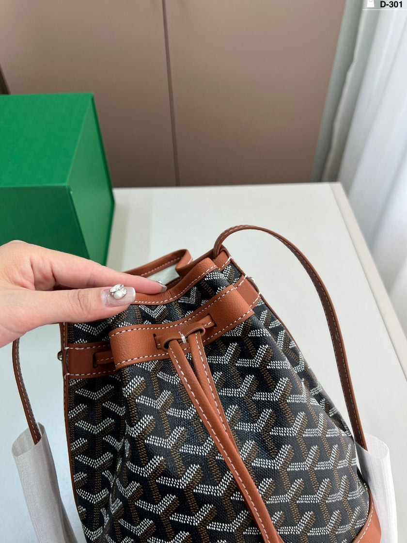 Petite Flot Bucket