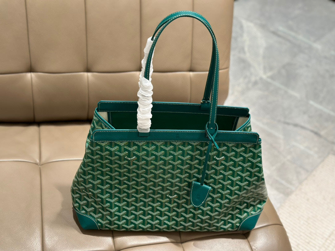 Bellechasse Biaude PM Bag