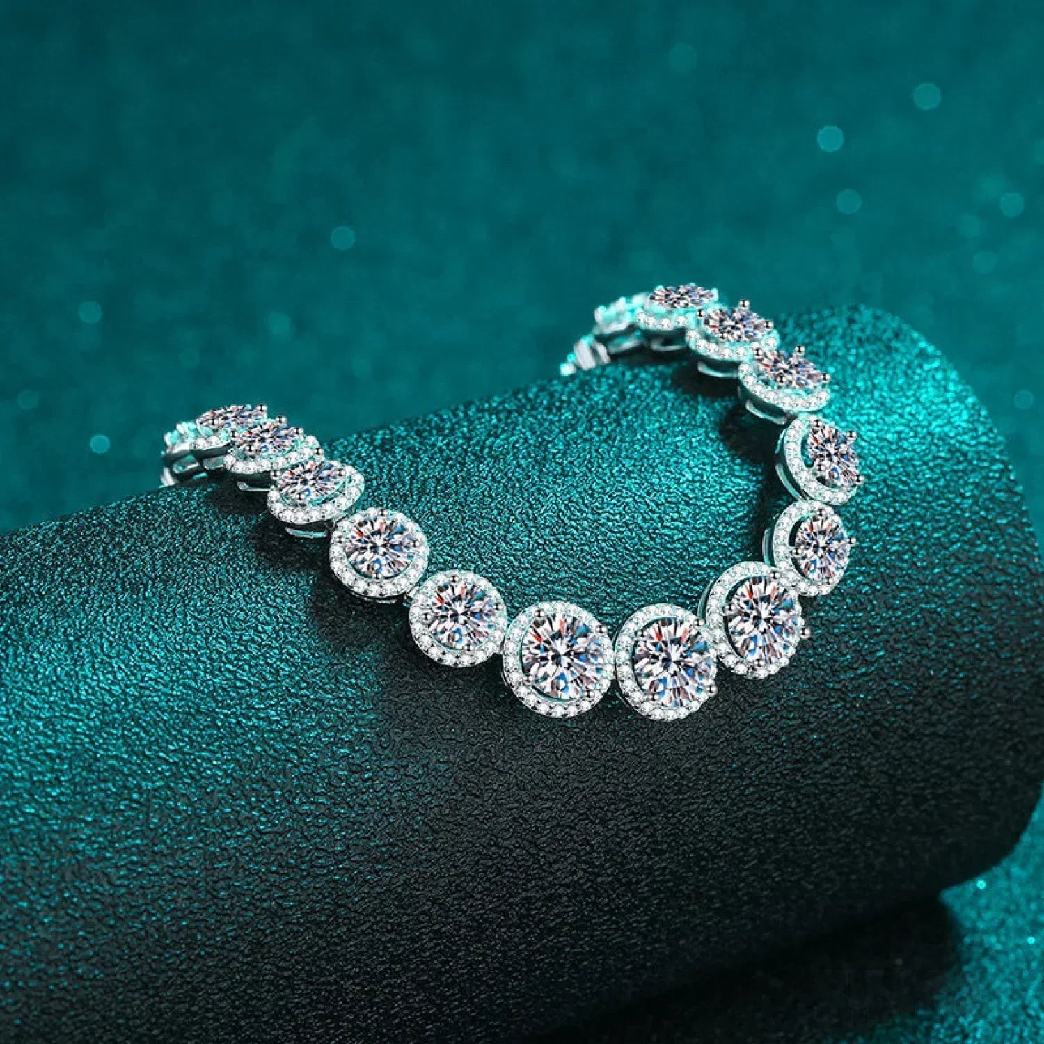 Luxury Cow Head Moissanite Bracelet Amy